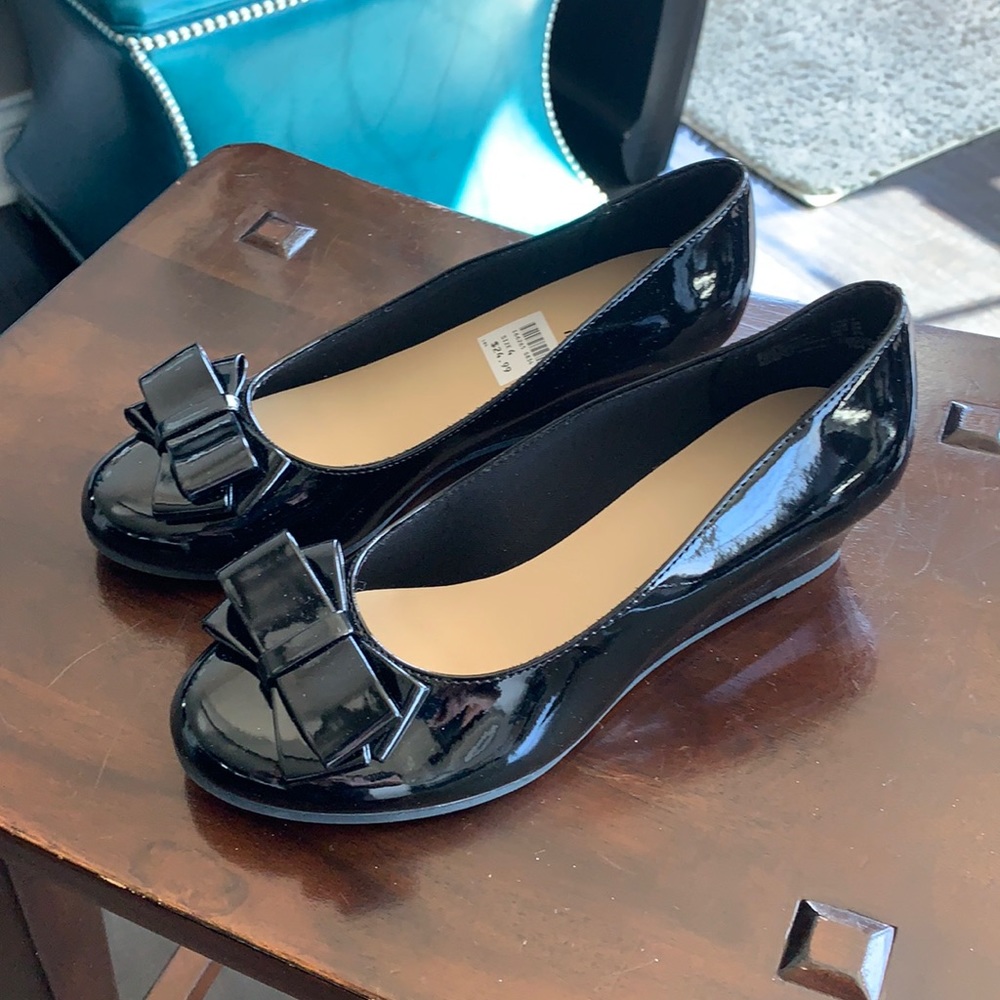 Kids black paten leather wedge dress shoe